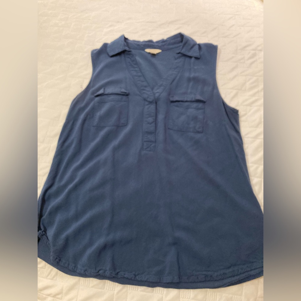 Collared Sleeveless Pocket Shirt